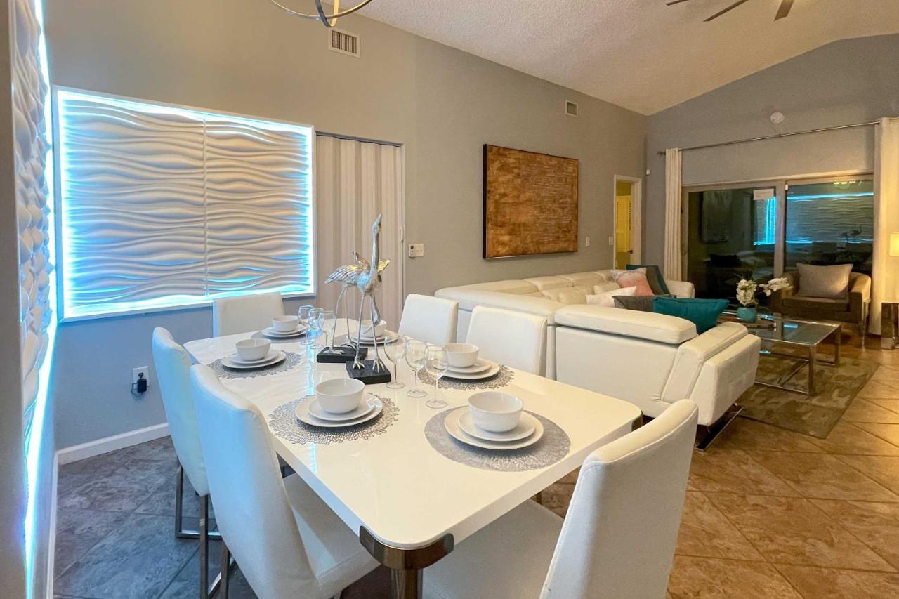 Villa With Home Theater, Bar And Poolside Cinema! Four Corners 外观 照片